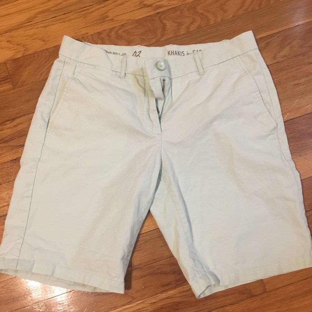 Gap boyfriend roll-up khaki shorts Sea foam size 2